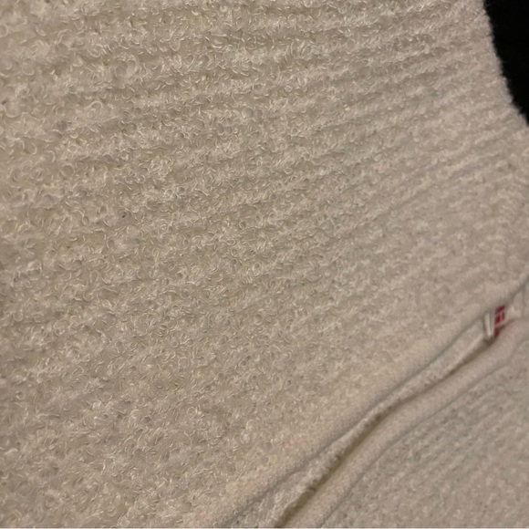 Alia White Sweater with Front Pockets - Picture 7 of 7